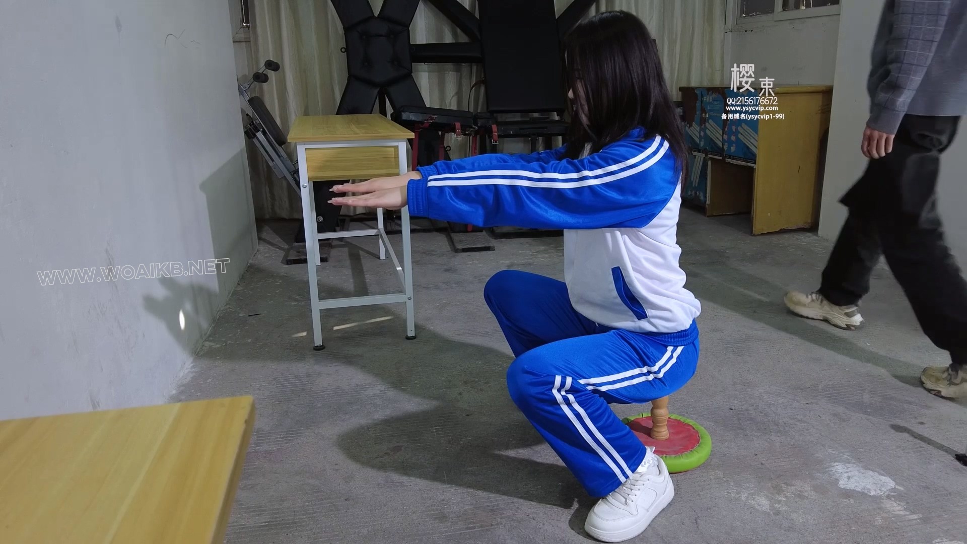 《犯错女学生》新人18岁在校生芳芳初尝绳艺玩具老师教训不听话的女学生！坐木马尖 预览图