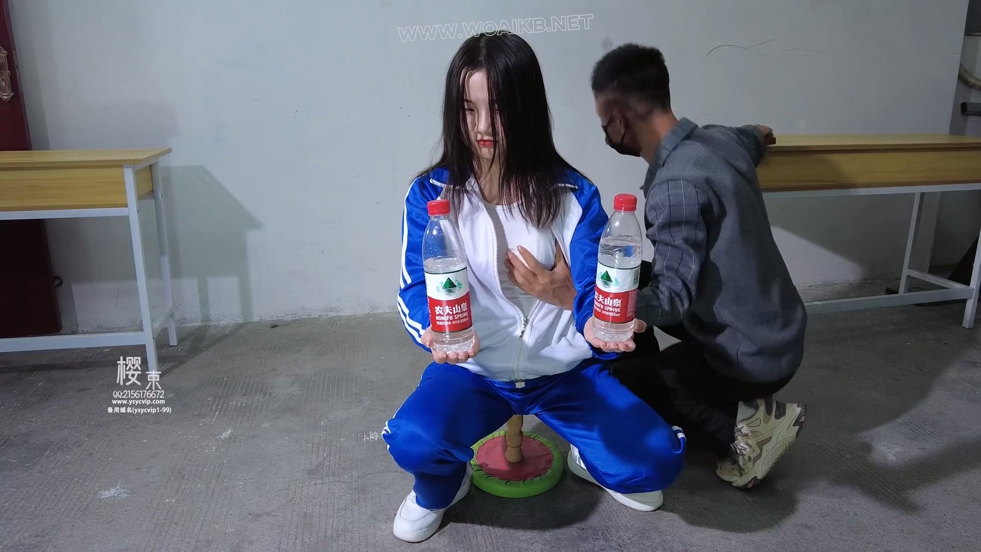 《犯错女学生》新人18岁在校生芳芳初尝绳艺玩具老师教训不听话的女学生！坐木马尖 预览图