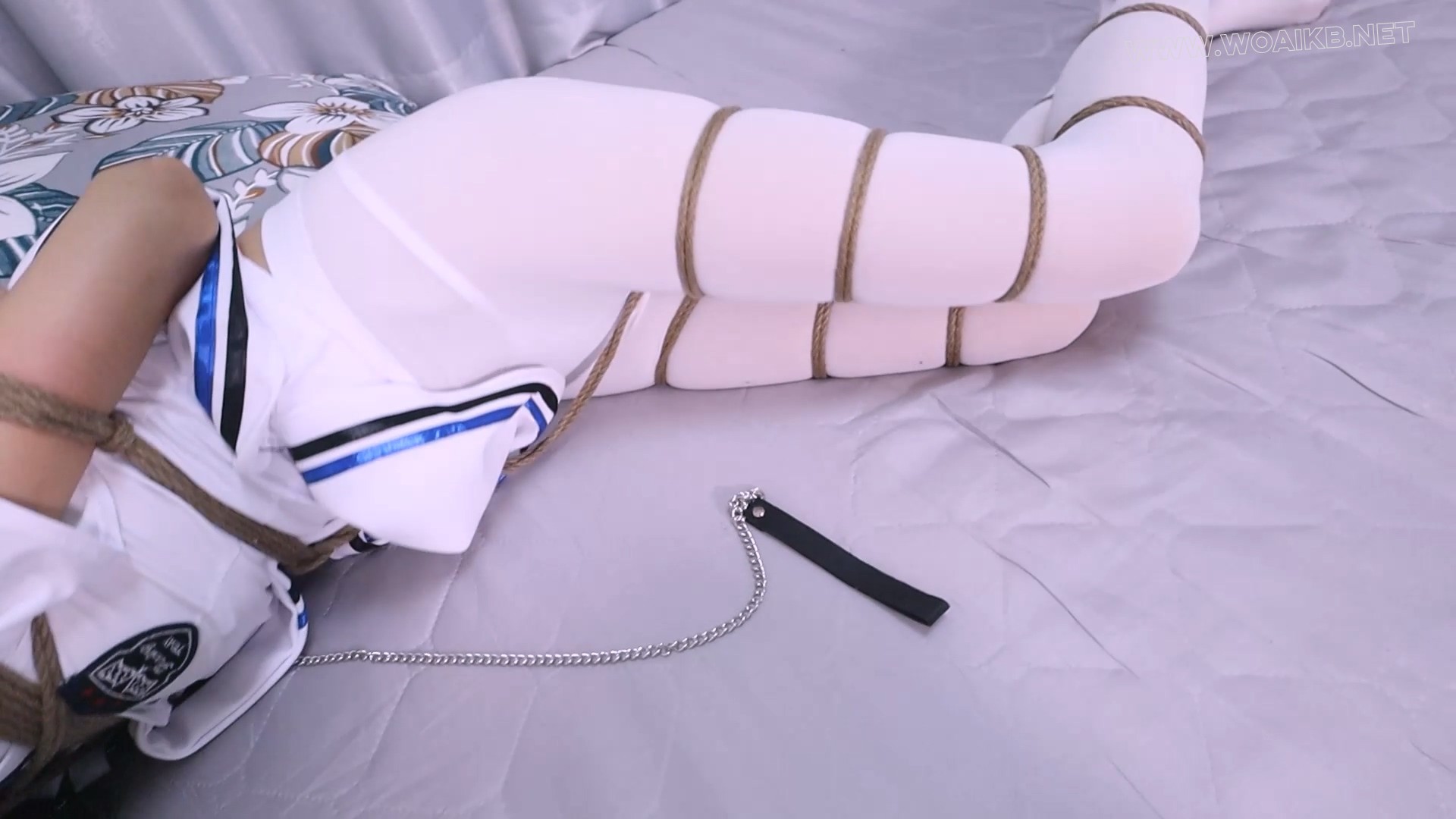 《奴役女孩Ⅰ》肌肉贴封嘴，套上项圈颈锁链乖乖服从，棒棒强gg+蛋蛋深入榨汁+深喉 预览图