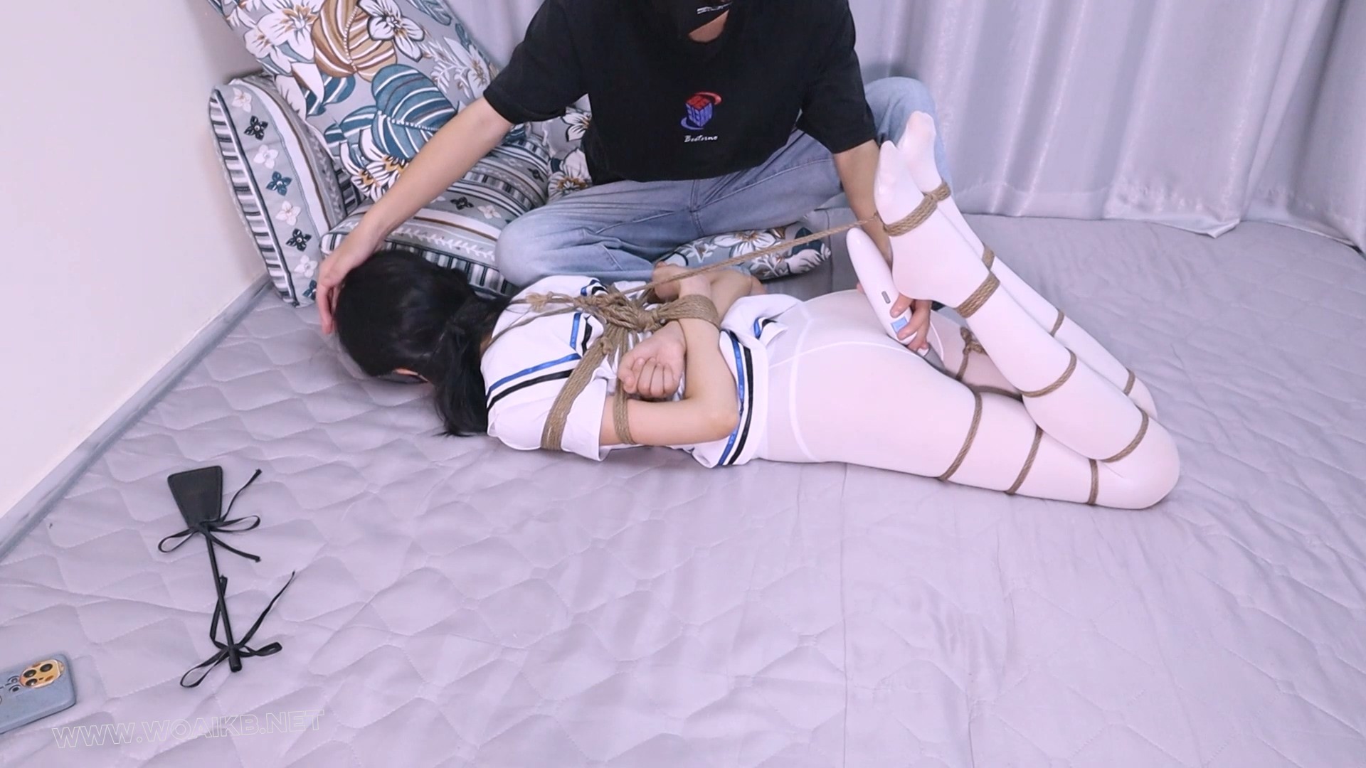 《奴役女孩Ⅰ》肌肉贴封嘴，套上项圈颈锁链乖乖服从，棒棒强gg+蛋蛋深入榨汁+深喉 预览图