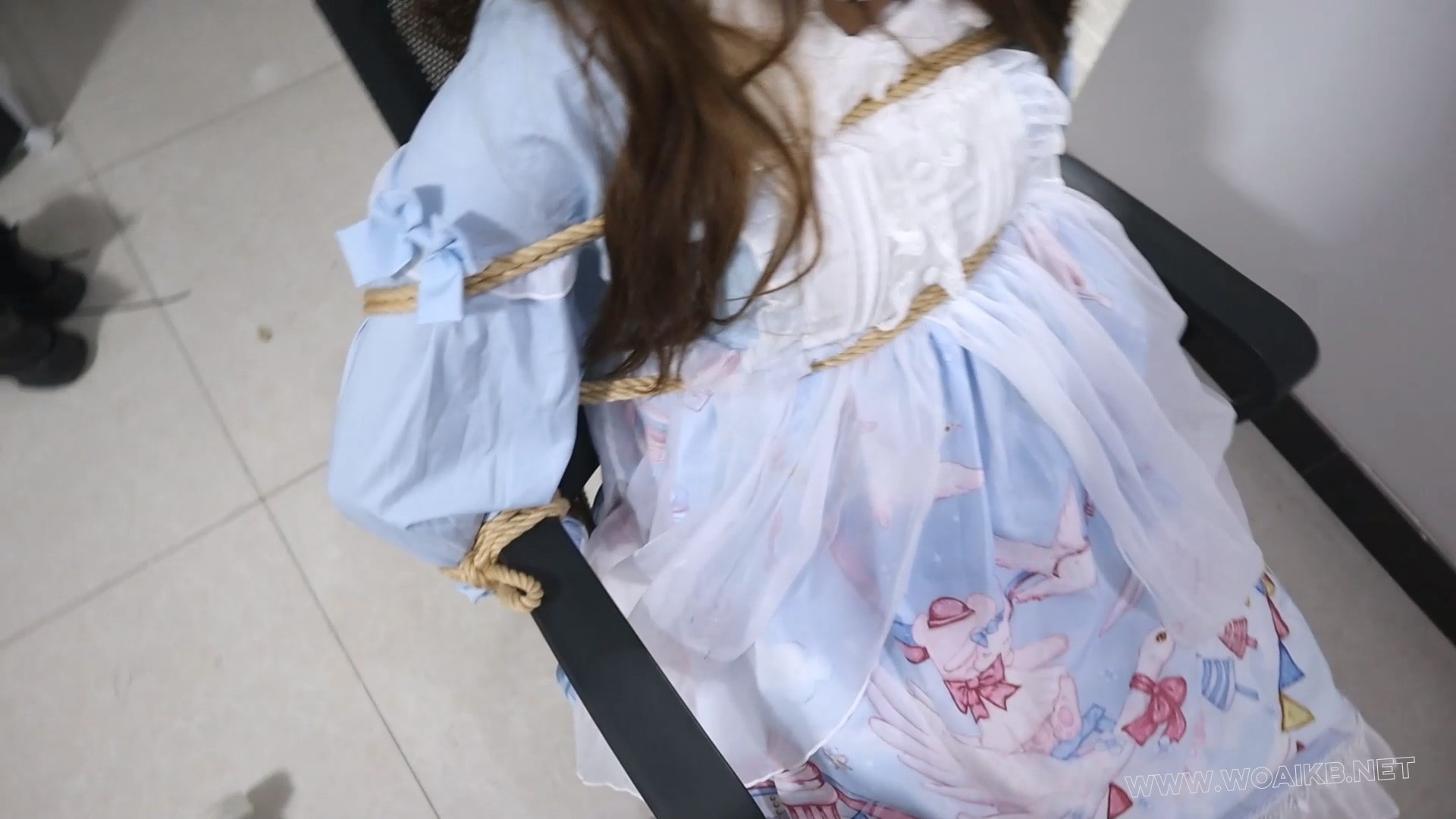 暴虐调教可爱lo娘玥 刚穿好可爱的小lo裙就问道，哥哥见到这么可爱的小玥，哥哥问小 预览图