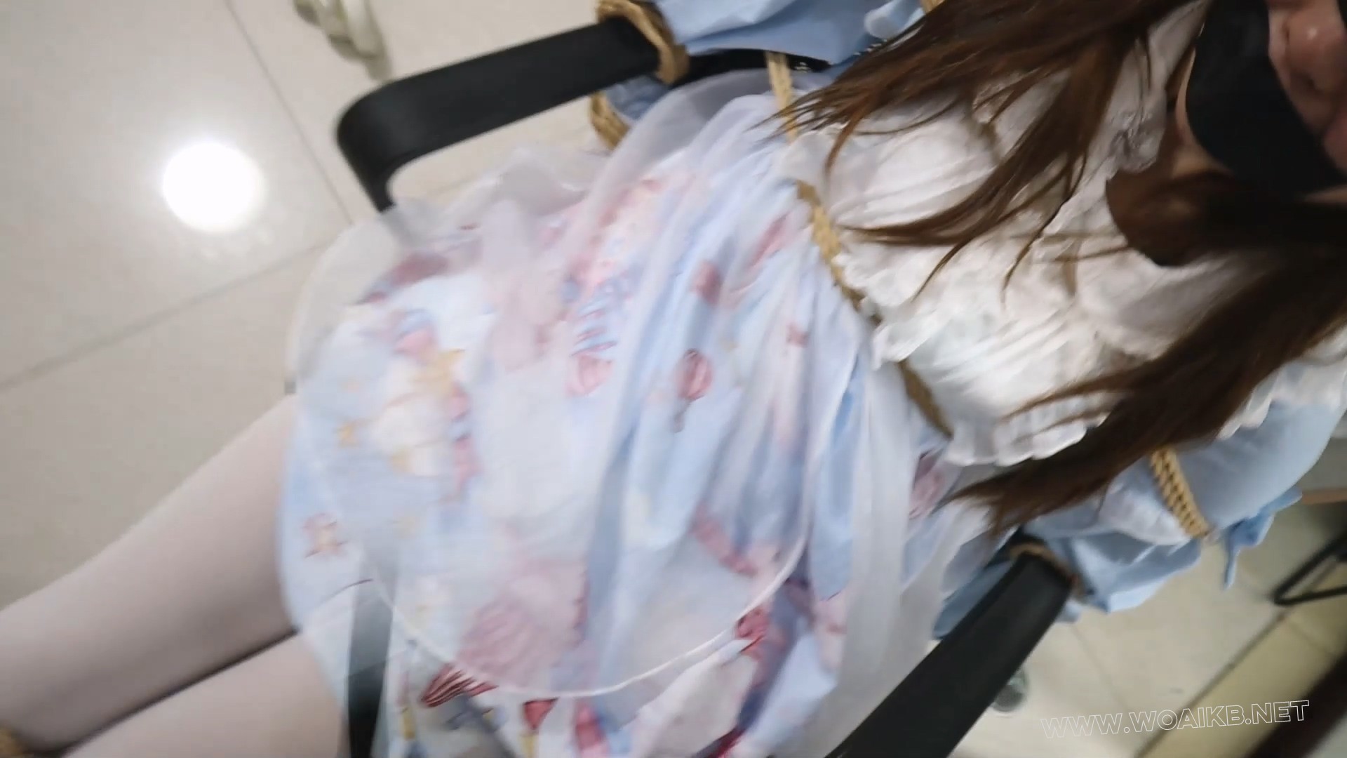 暴虐调教可爱lo娘玥 刚穿好可爱的小lo裙就问道，哥哥见到这么可爱的小玥，哥哥问小 预览图