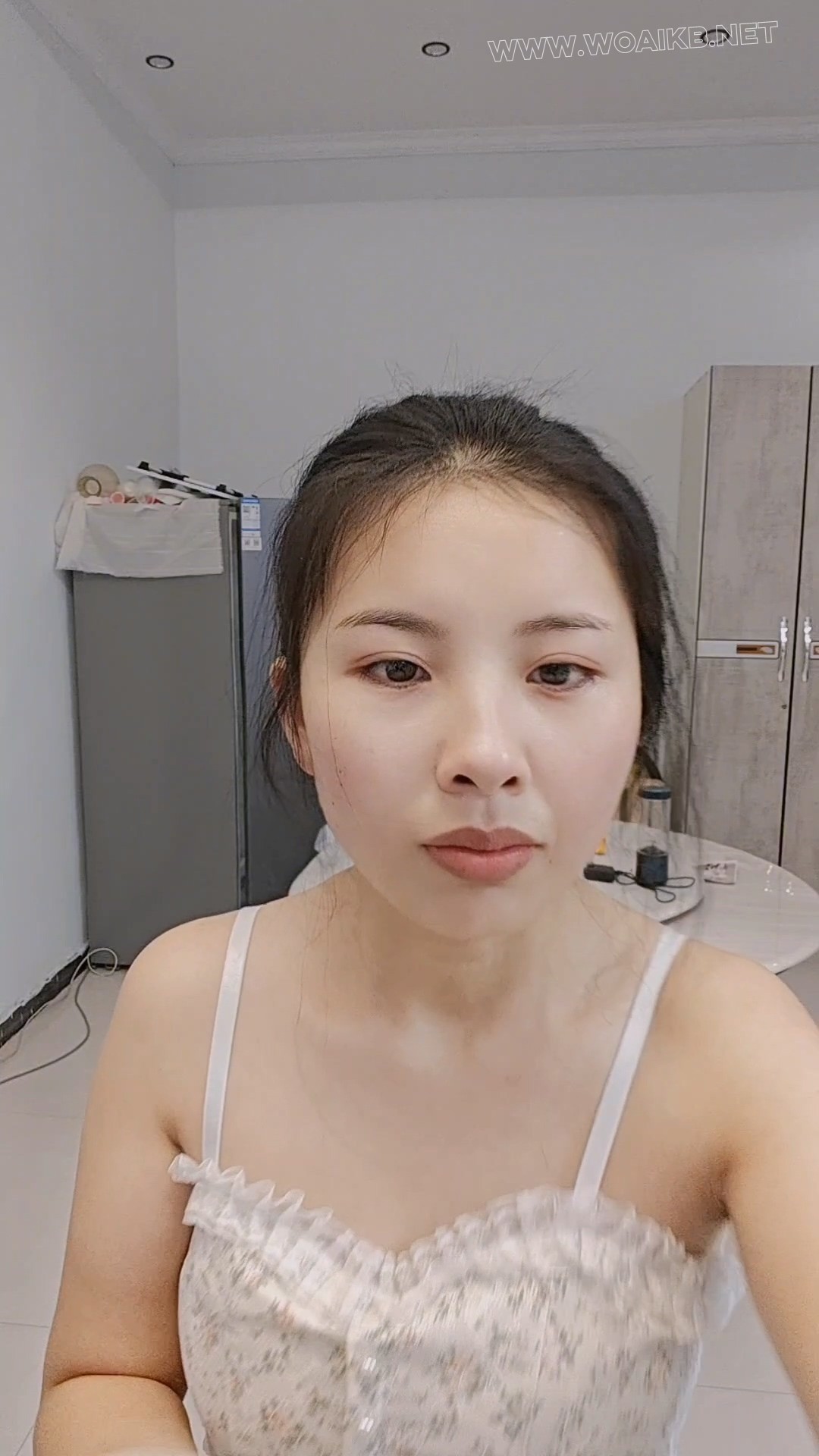 堵嘴高c 吊带 小皮裙 肉丝 小姐姐 不断尝一成条丝袜堵嘴，期间干呕不断 依旧坚持 预览图