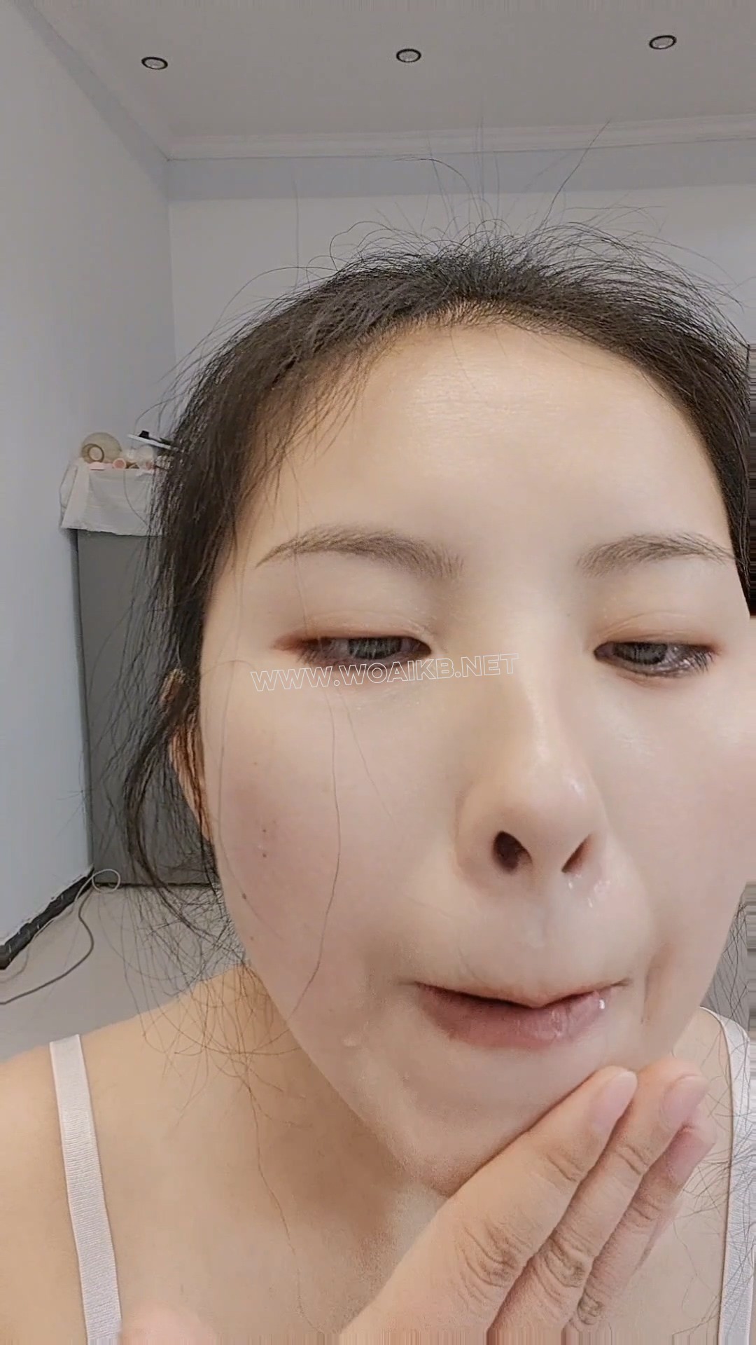 堵嘴高c 吊带 小皮裙 肉丝 小姐姐 不断尝一成条丝袜堵嘴，期间干呕不断 依旧坚持 预览图