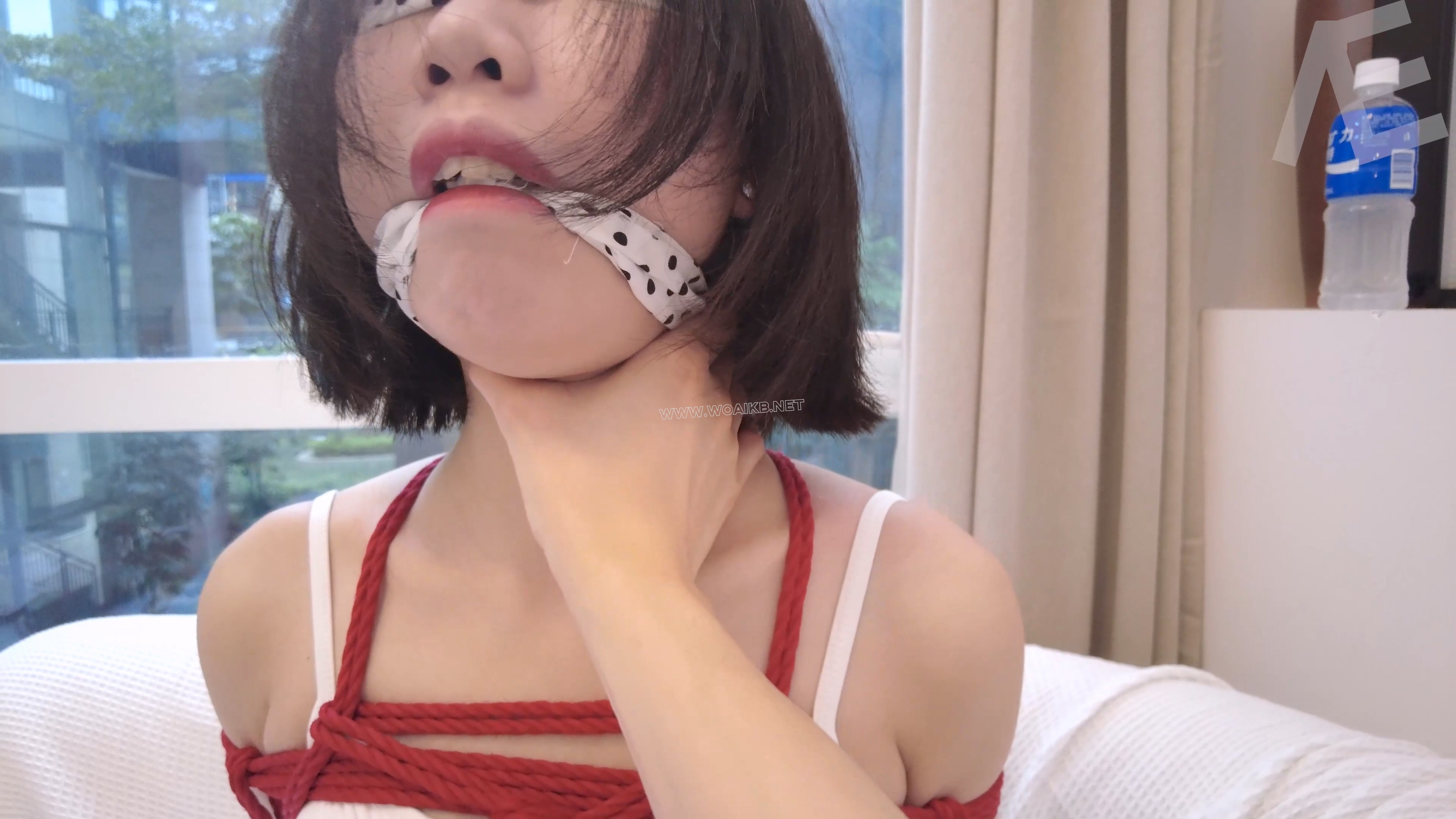 新人白丝舞蹈服，舞蹈鞋，勒出缝的股绳，高片足半吊，赛小玩具罚站，布条蒙眼勒嘴 预览图