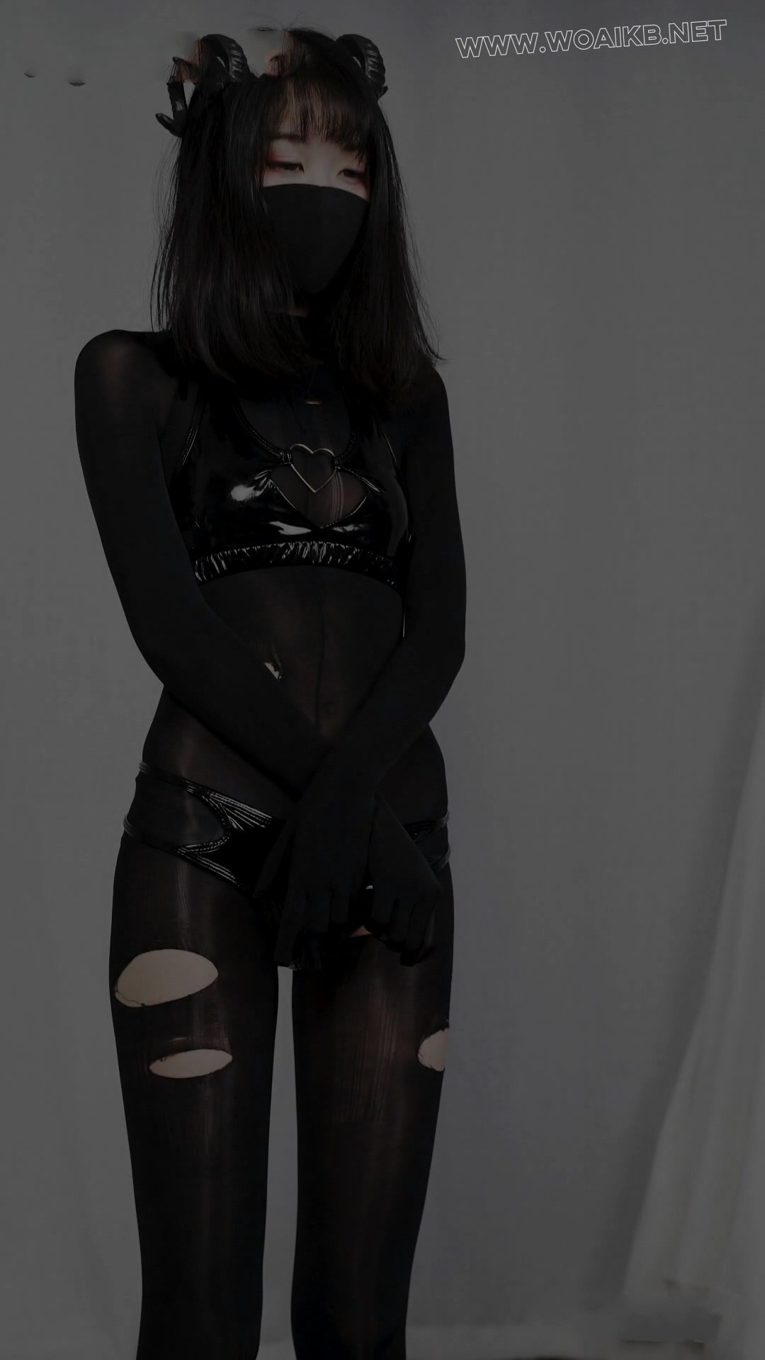 惩戒魅魔2下集 修女化身冷艳女S 重枷，强制侍奉 袭胸 踩踏 脚交 鞭打 百合调教 痴… 封面图
