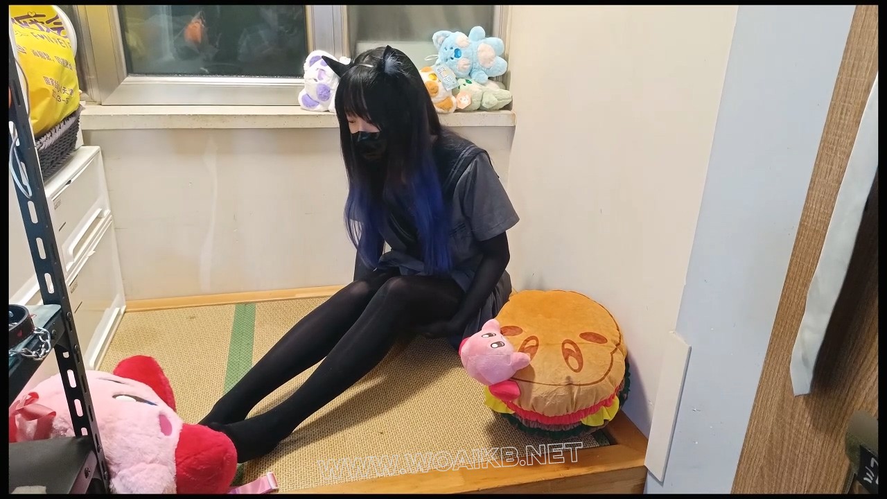 非常敏感怕疼的03小姐姐-2 紧缚强g 猫耳萌娘 油光黑丝 全程挣扎呻吟不断 内入小玩具 预览图