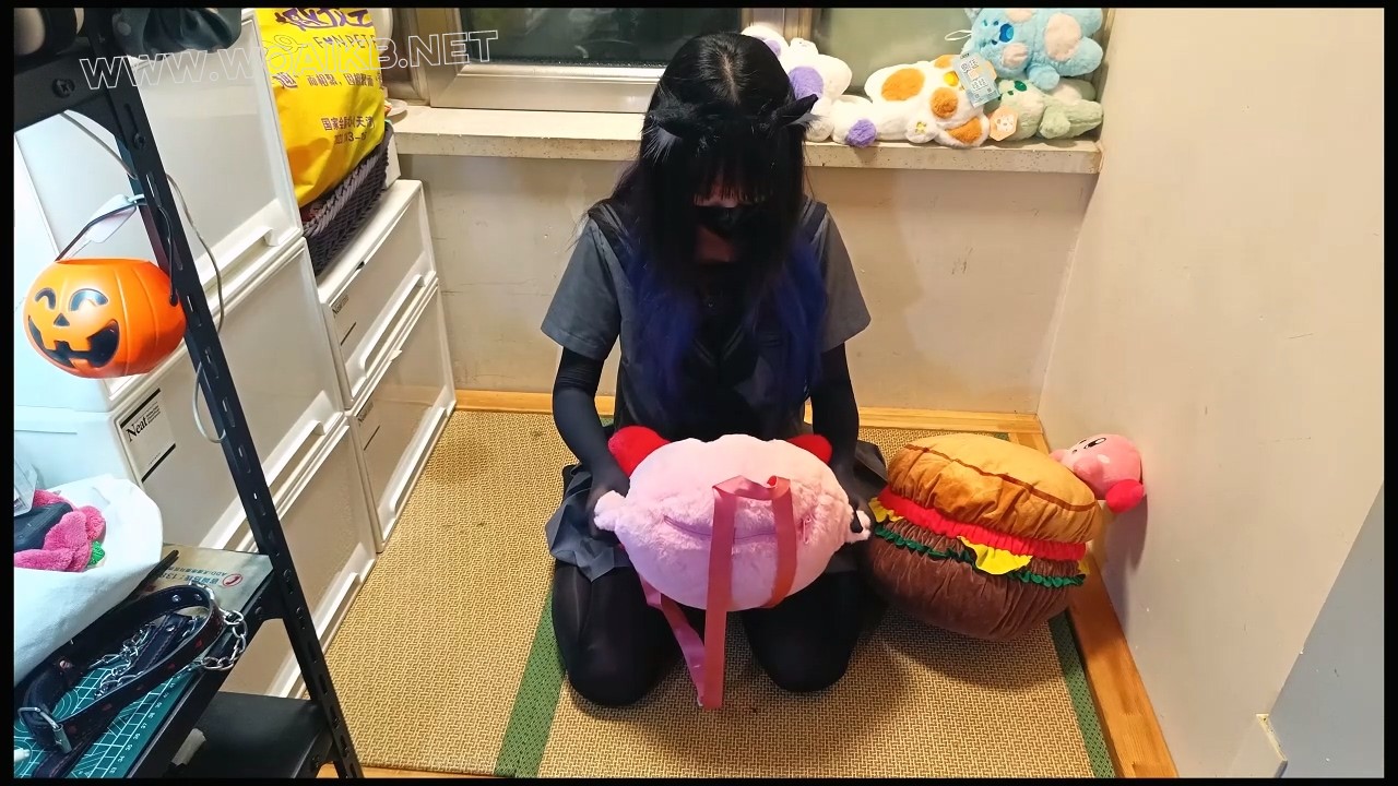 非常敏感怕疼的03小姐姐-2 紧缚强g 猫耳萌娘 油光黑丝 全程挣扎呻吟不断 内入小玩具 预览图