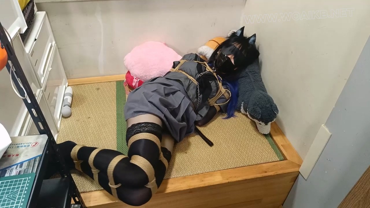 非常敏感怕疼的03小姐姐-2 紧缚强g 猫耳萌娘 油光黑丝 全程挣扎呻吟不断 内入小玩具 预览图