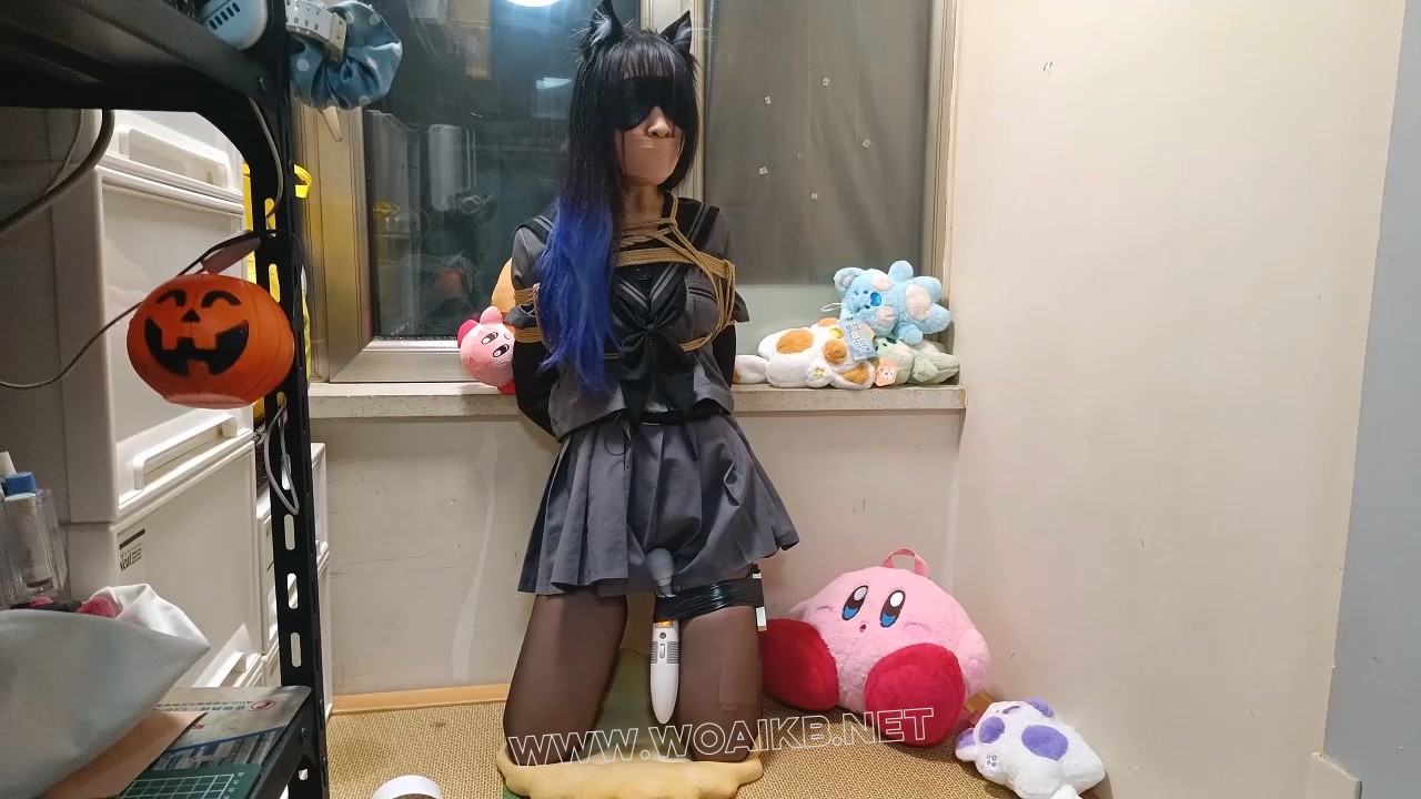 非常敏感怕疼的03小姐姐-2 紧缚强g 猫耳萌娘 油光黑丝 全程挣扎呻吟不断 内入小玩具 预览图