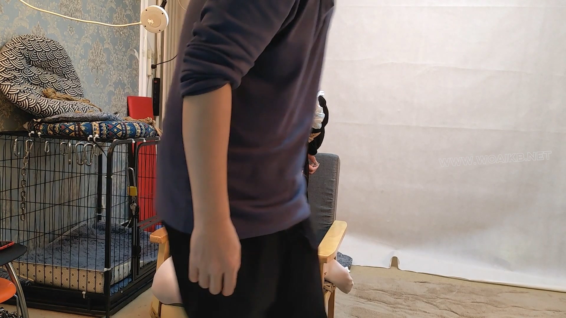杨蕊 束服在凳子上的修女 预览图