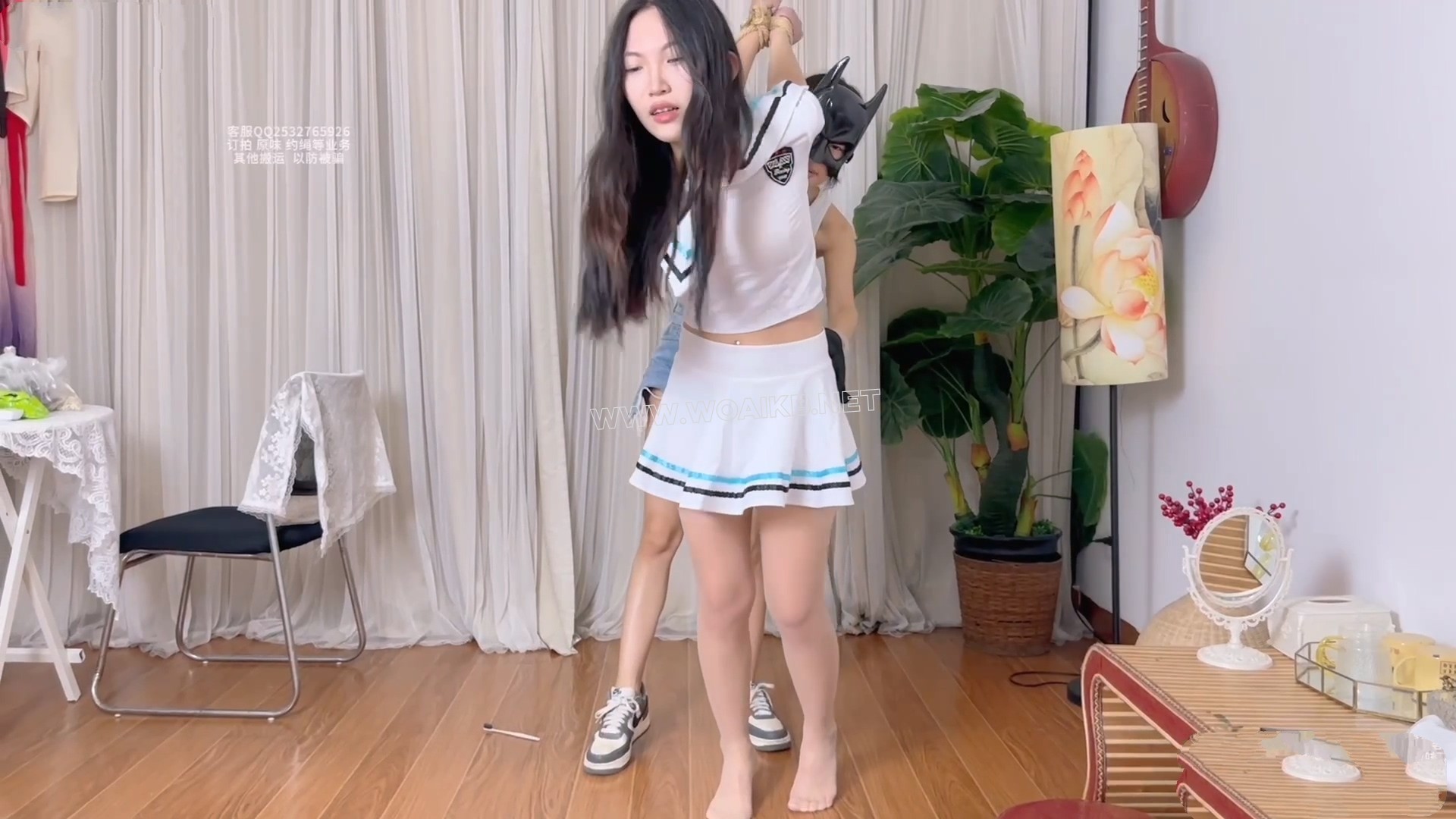 TK爱好者福音～后手吊缚垫脚TK～高跟鞋放豆子单腿吊缚疯狂TK挠脚心TK腋下撸猫手套 预览图