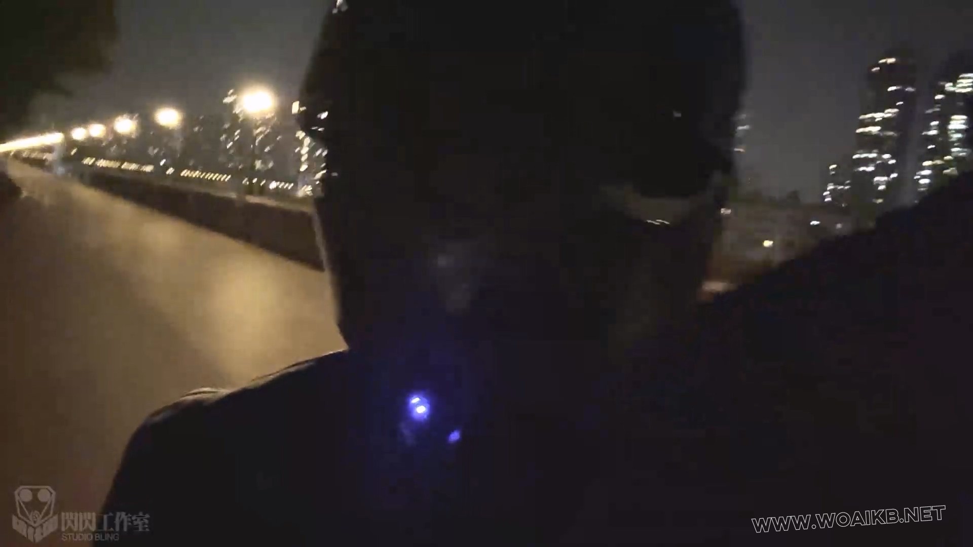 黑胶头套深夜户外 呼控游戏中被路人发现 预览图