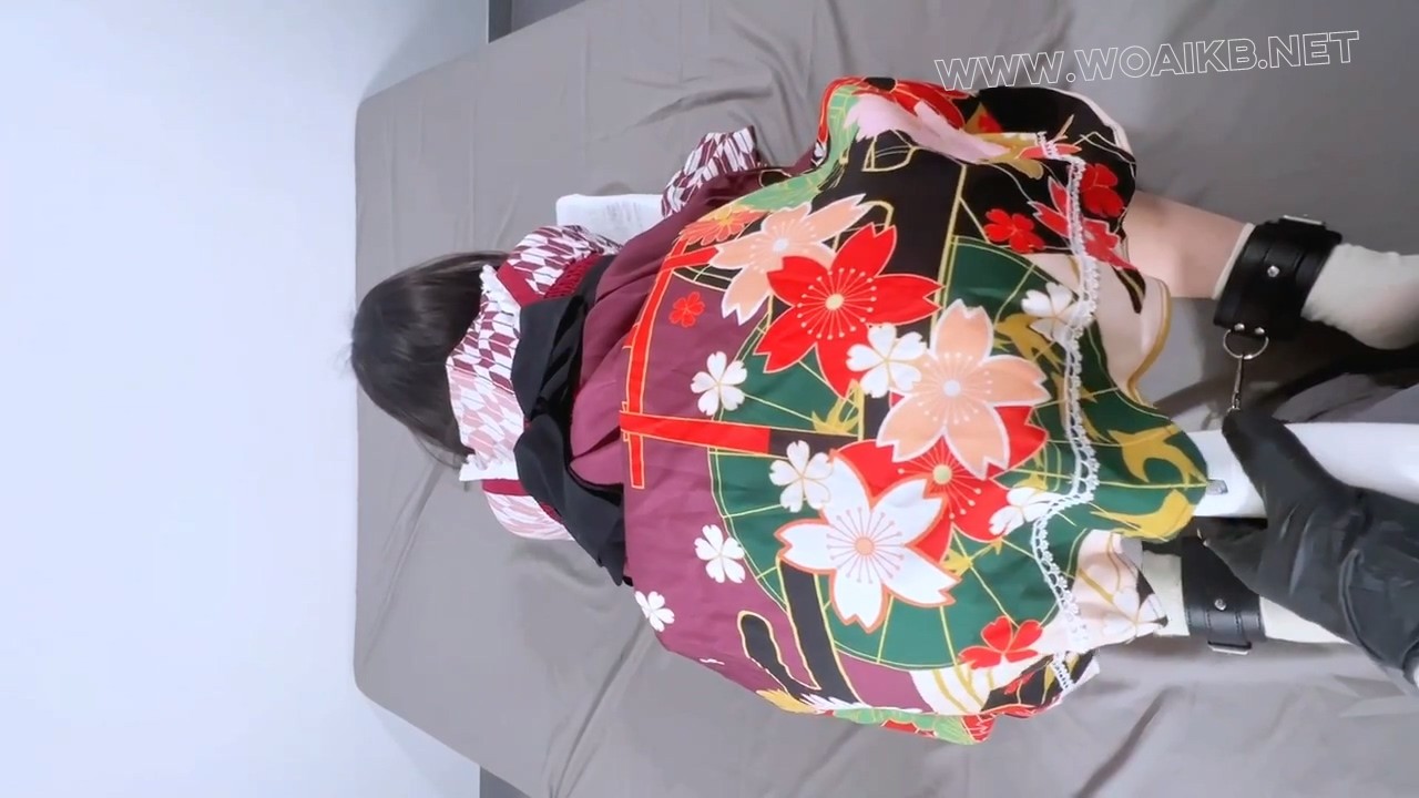 偷尝禁果紫薇被发现的巫女，震动玩具和泡泡机轮番上阵好好的惩罚这不听话的巫女，y 预览图