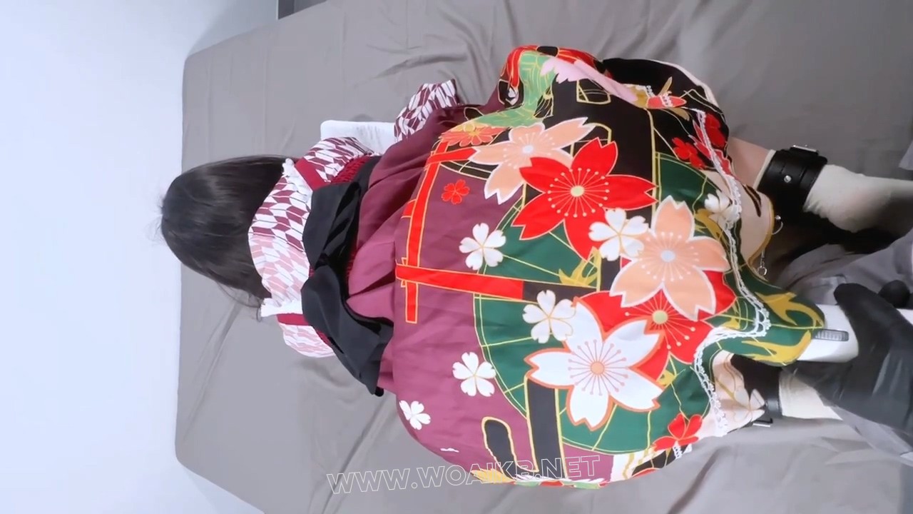 偷尝禁果紫薇被发现的巫女，震动玩具和泡泡机轮番上阵好好的惩罚这不听话的巫女，y 预览图