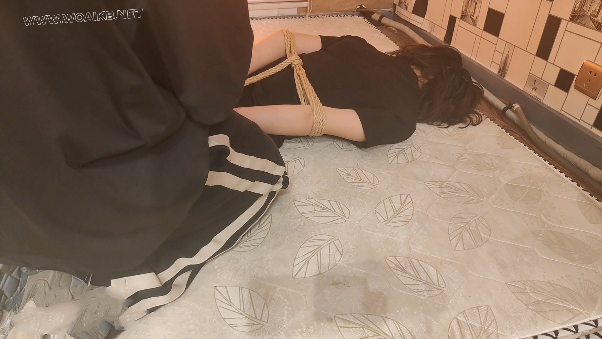 妹子现在越来越想拍了 短裙+直臂驷马+挠痒（现在越来越怕痒了哈哈哈） 预览图