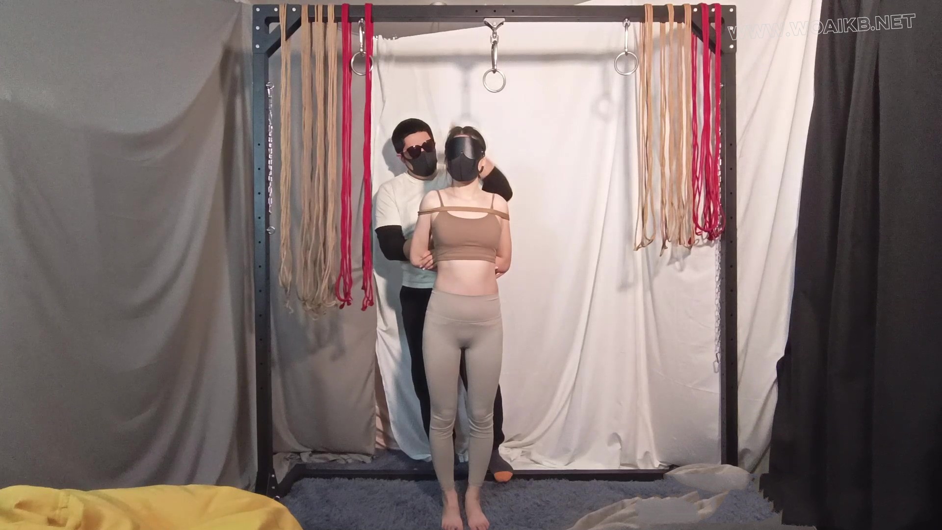 再度开发绳模云云瑜伽服+双腿吊缚从不屑到求饶 预览图