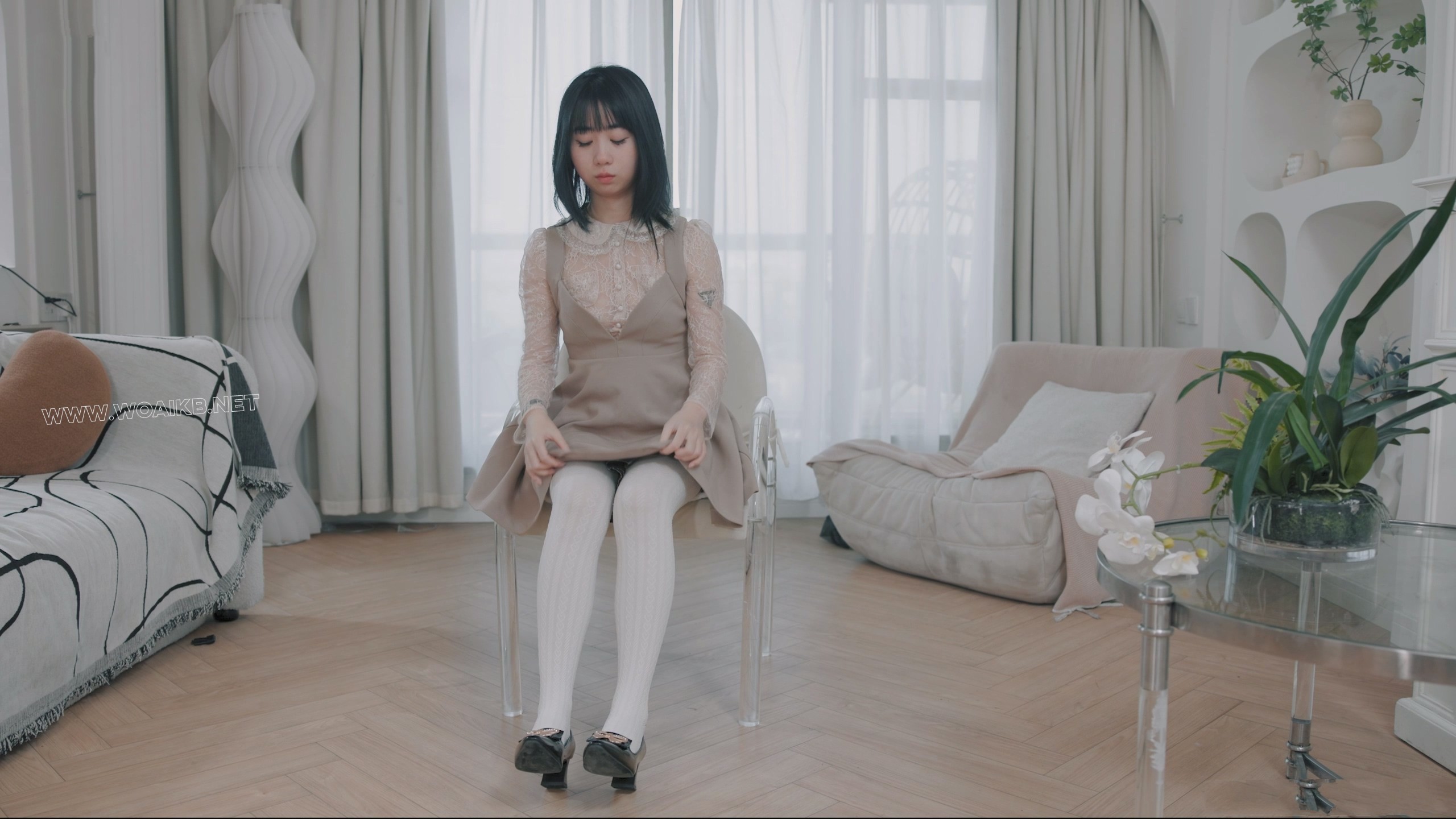 黑丝女S捆绑调教白丝小萝莉 预览图