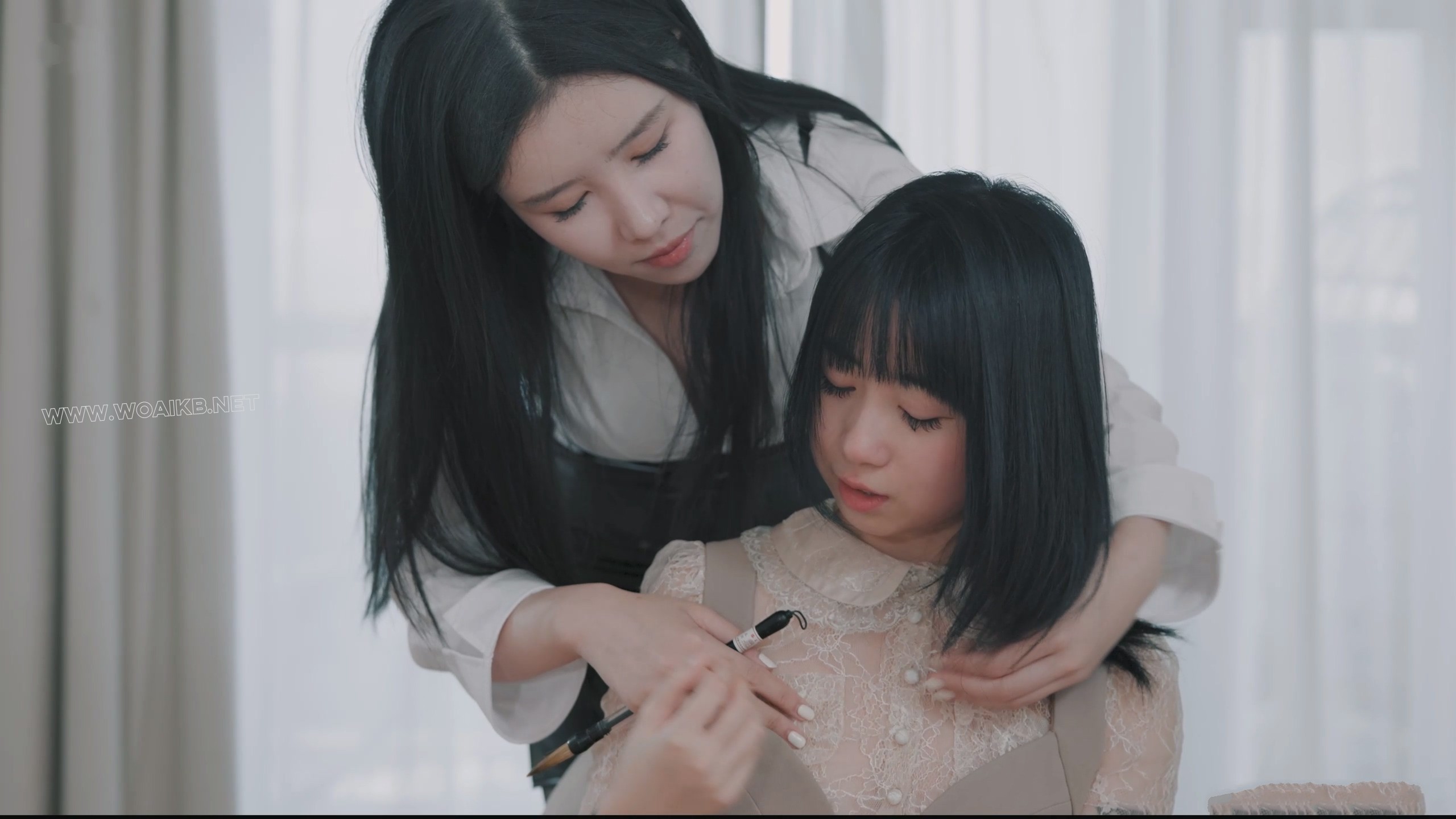 黑丝女S捆绑调教白丝小萝莉 预览图
