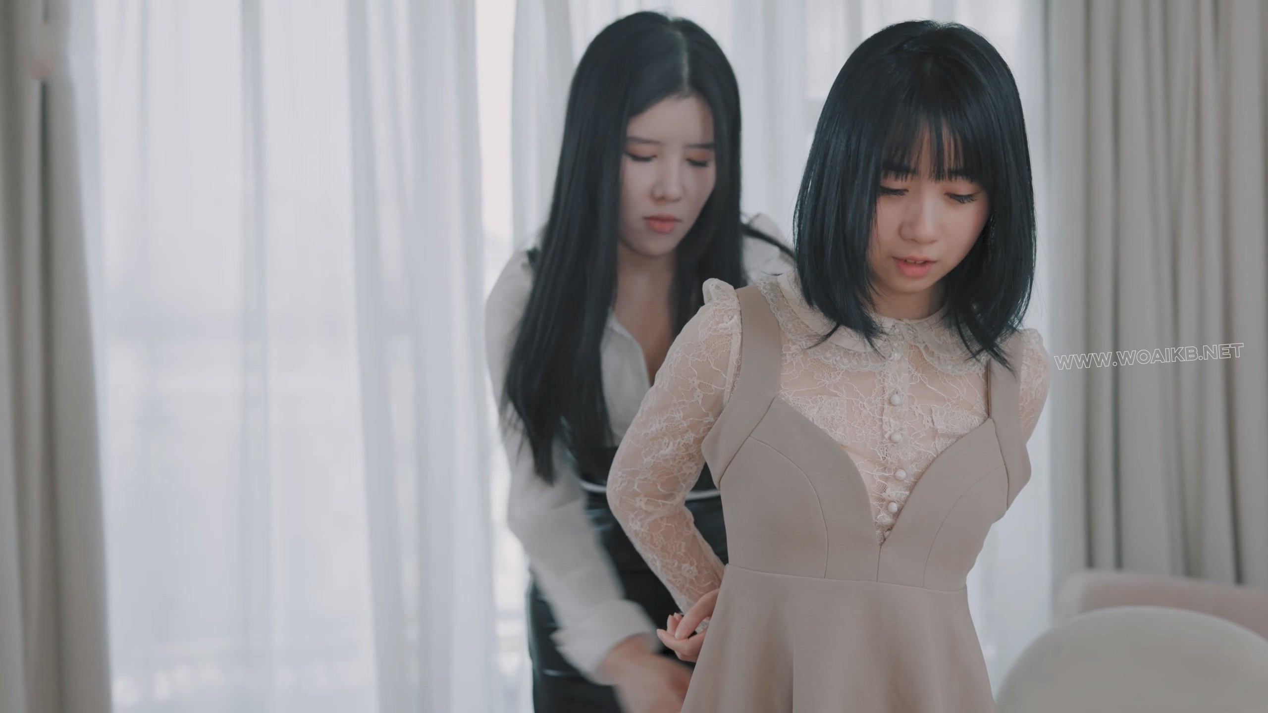 黑丝女S捆绑调教白丝小萝莉 预览图