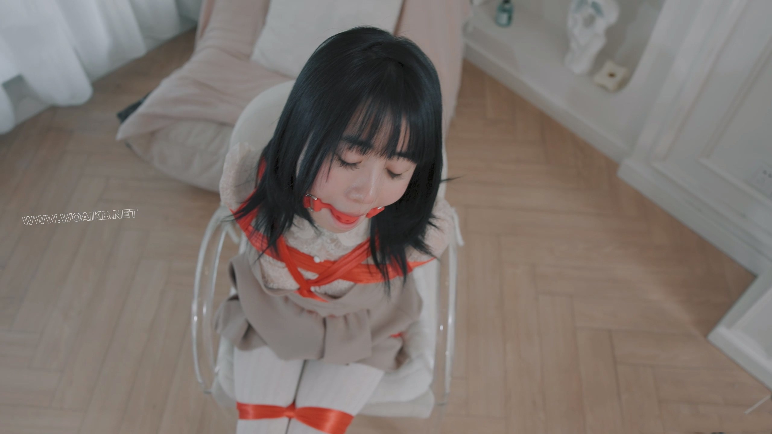 黑丝女S捆绑调教白丝小萝莉 预览图