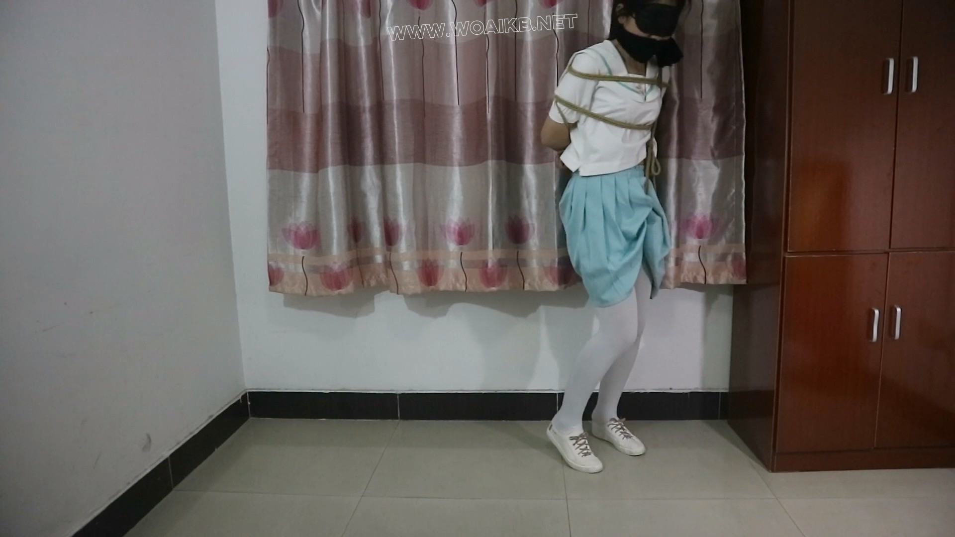 【臭脚妹妹】【白丝JK】【小白鞋】【丝袜堵嘴】【TD】【吊】 预览图