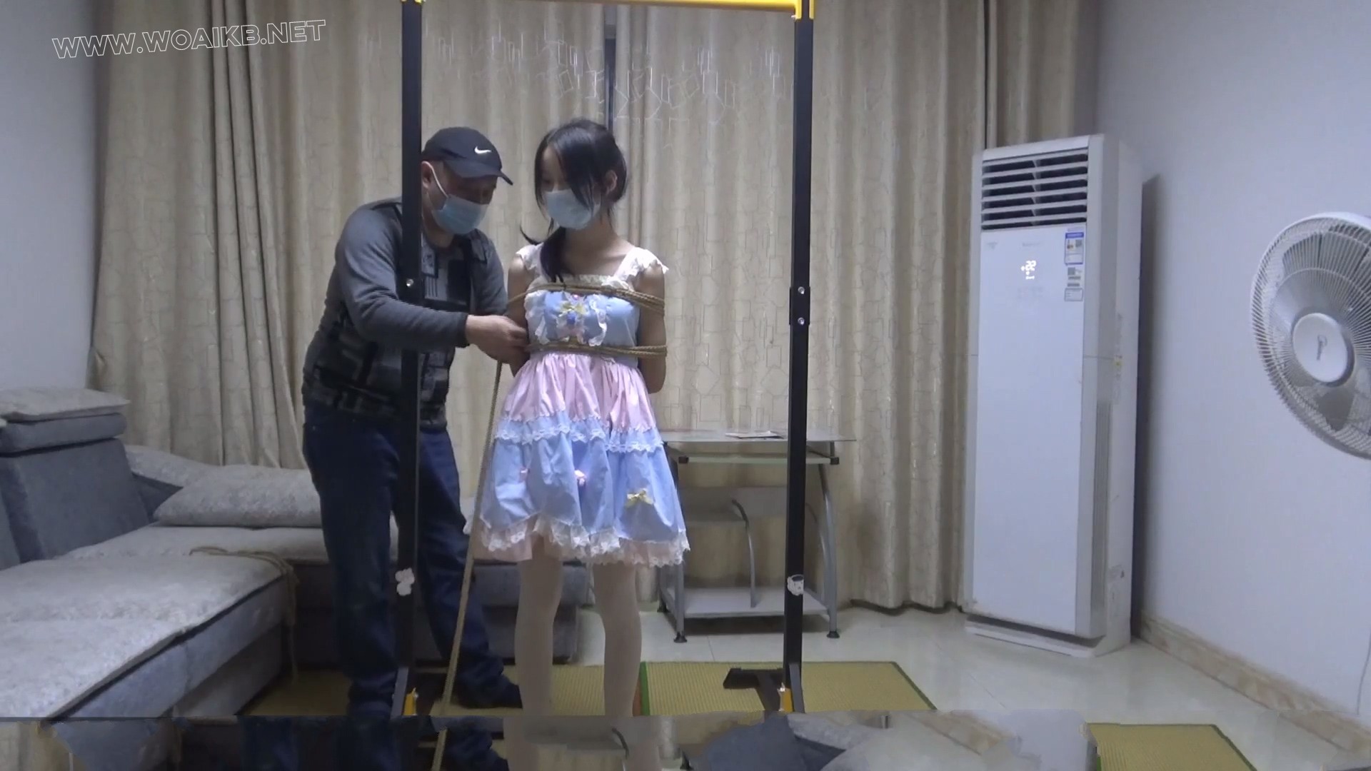 【琳媚】白丝LOLITA吊绑 棒棒的 被站立强G的忍耐到最后还是腿软屈服了 预览图