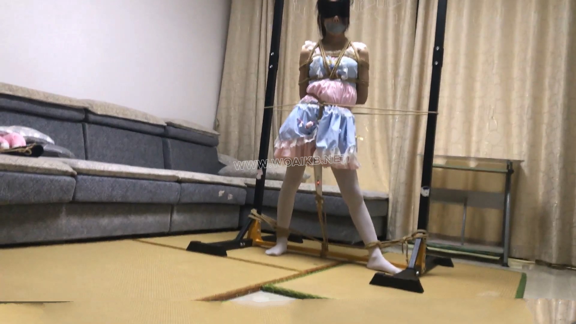 【琳媚】白丝LOLITA吊绑 棒棒的 被站立强G的忍耐到最后还是腿软屈服了 预览图