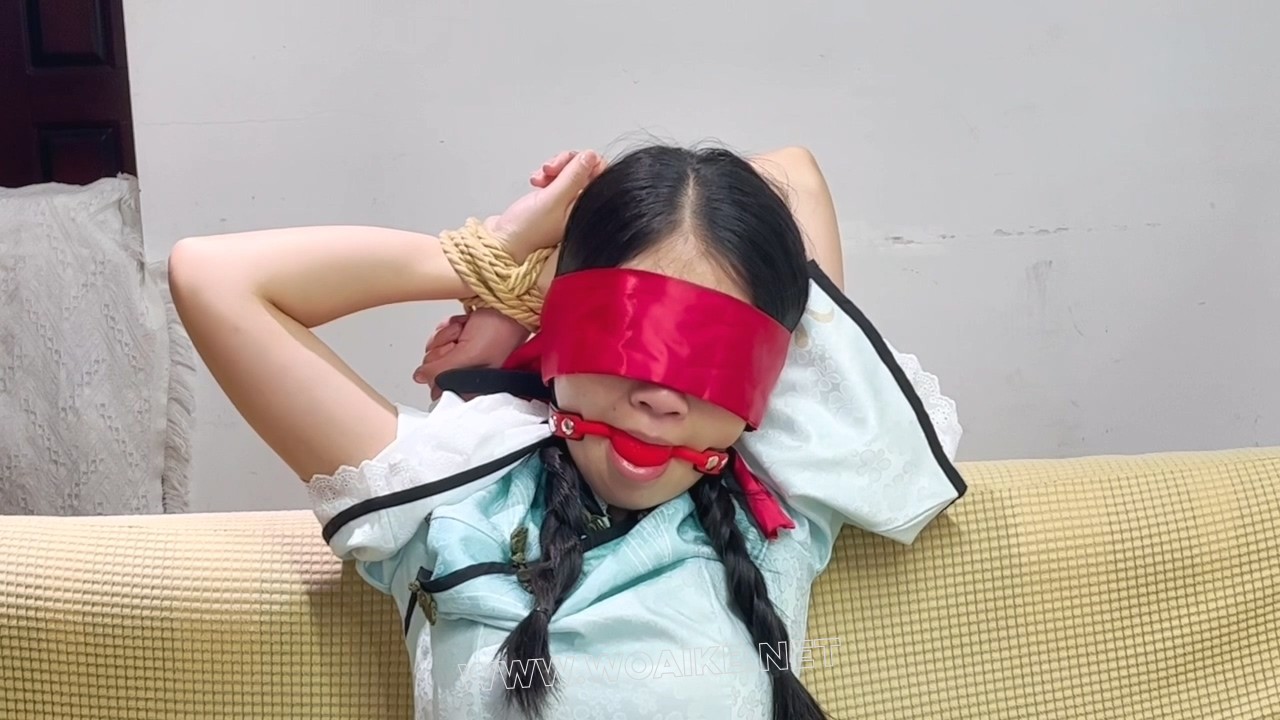 【臭脚妹妹第一部cos作品】【M字开脚】【口球】【白一带】【白丝】【金属强制开脚】 预览图