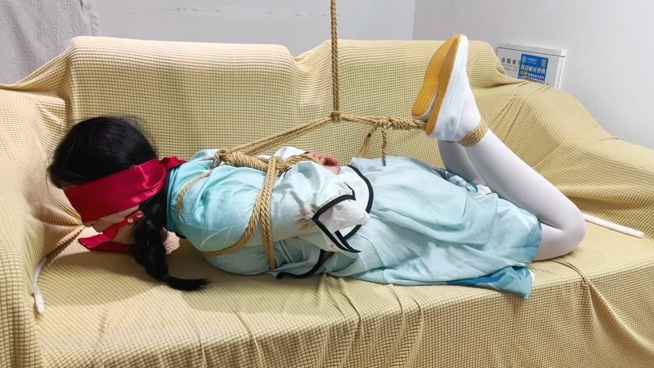 【臭脚妹妹第一部cos作品】【M字开脚】【口球】【白一带】【白丝】【金属强制开脚】 预览图