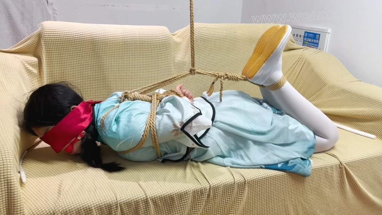 【臭脚妹妹第一部cos作品】【M字开脚】【口球】【白一带】【白丝】【金属强制开脚】 预览图