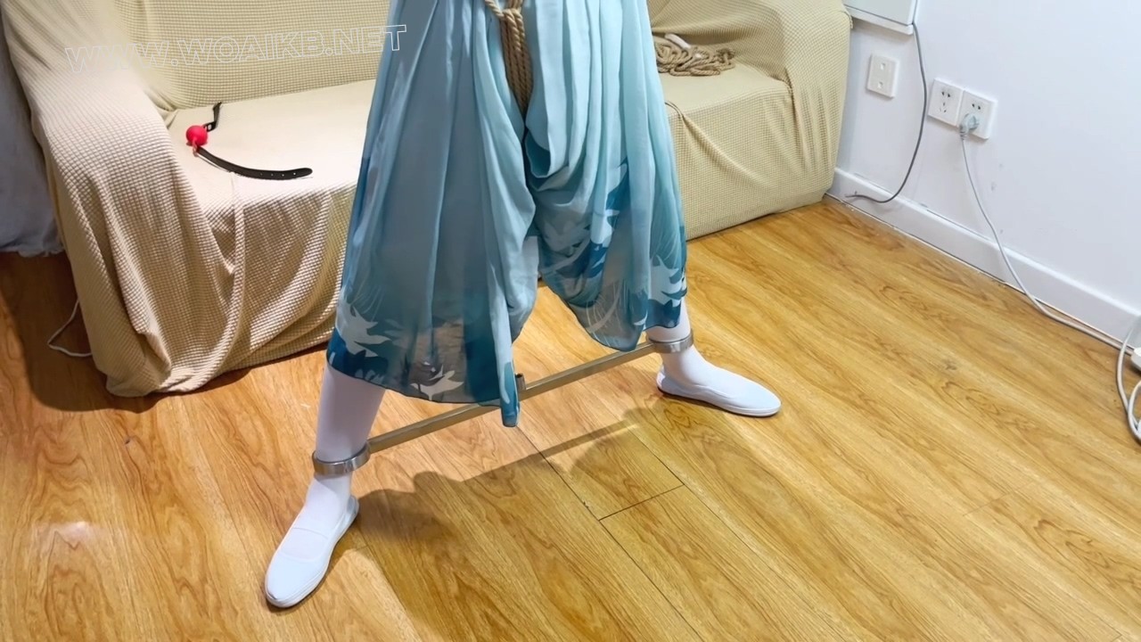 【臭脚妹妹第一部cos作品】【M字开脚】【口球】【白一带】【白丝】【金属强制开脚】 预览图