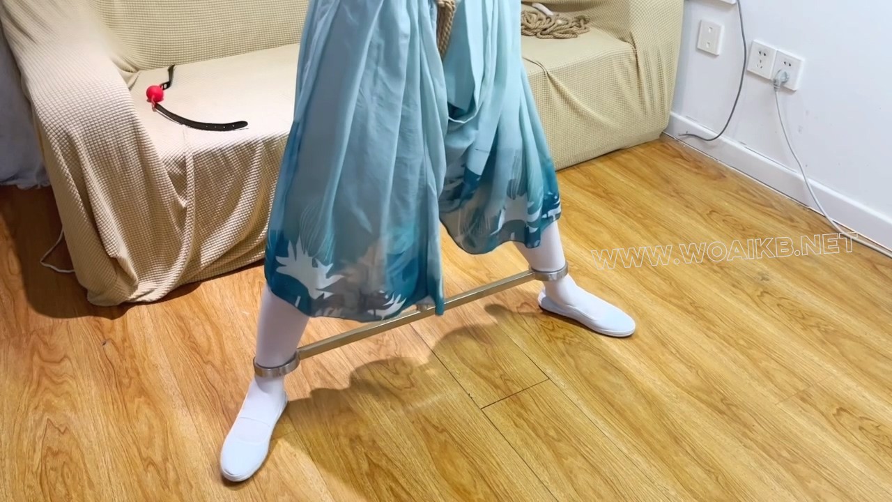 【臭脚妹妹第一部cos作品】【M字开脚】【口球】【白一带】【白丝】【金属强制开脚】 预览图