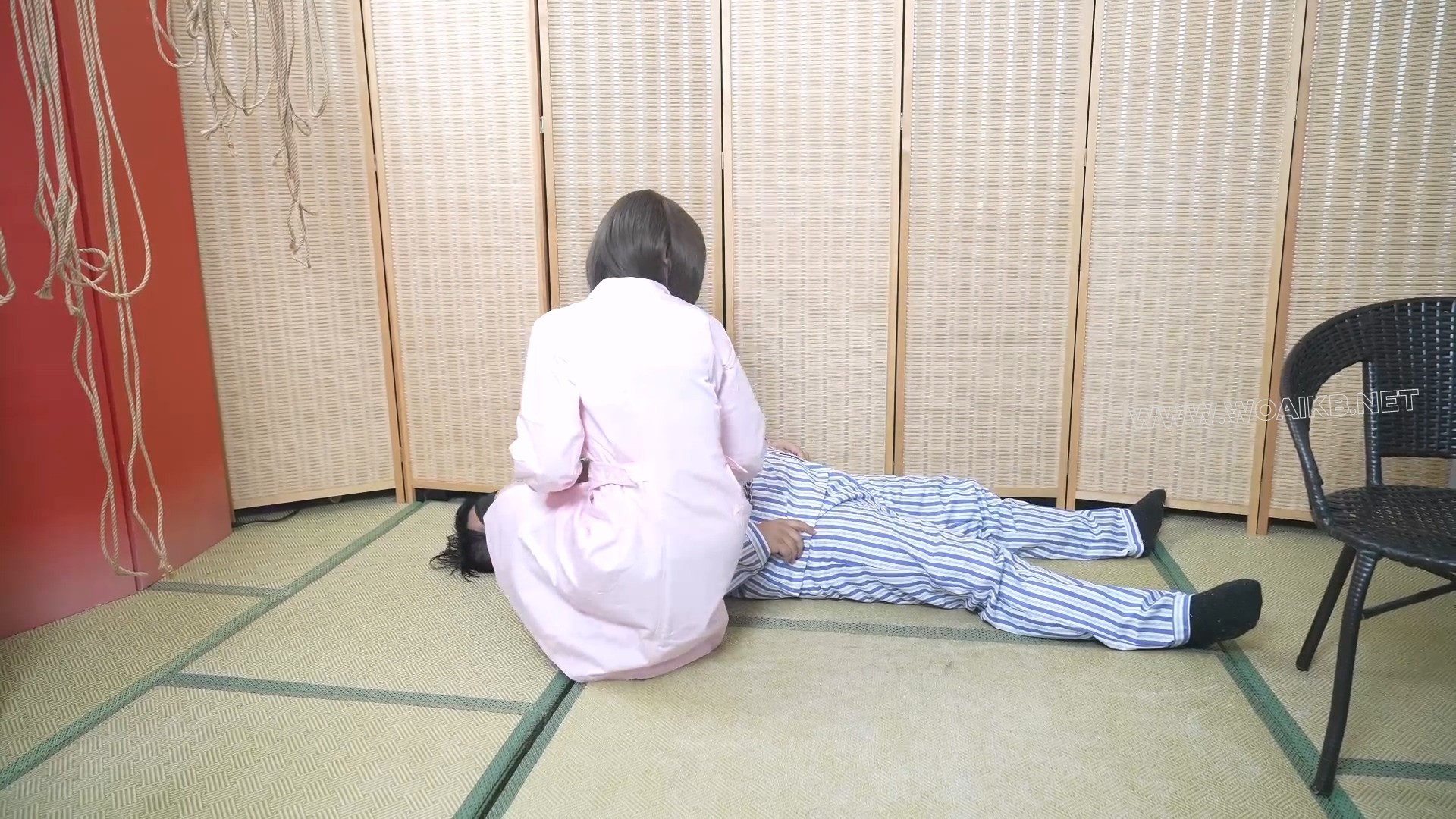 医生嗷嗷与护士小0被病人连缚调教 预览图