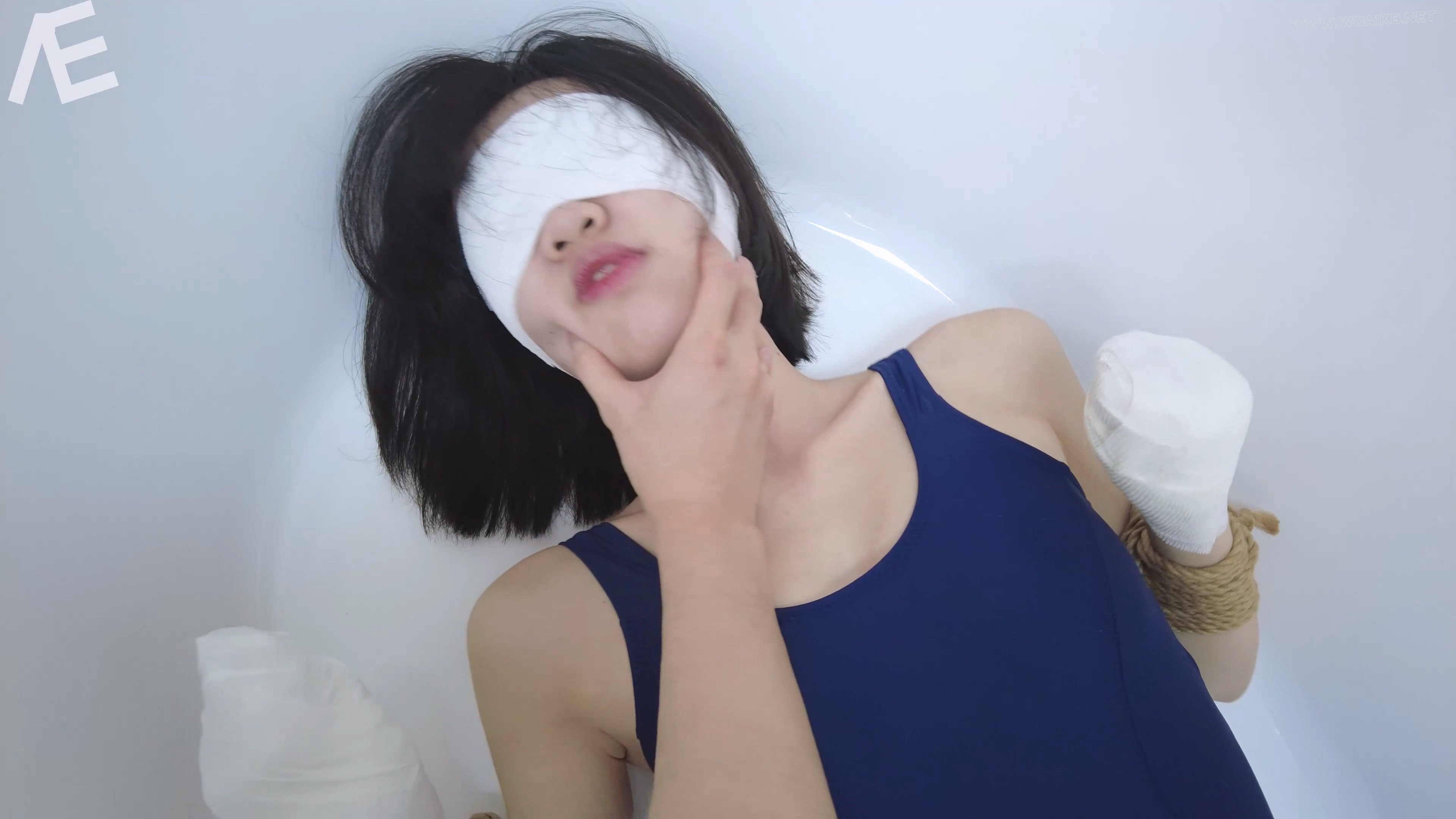 白丝死库水犬缚湿身paly，绷带握拳包手，绳缚泡澡，绳子收缩得跟紧，溺水play，强高 预览图