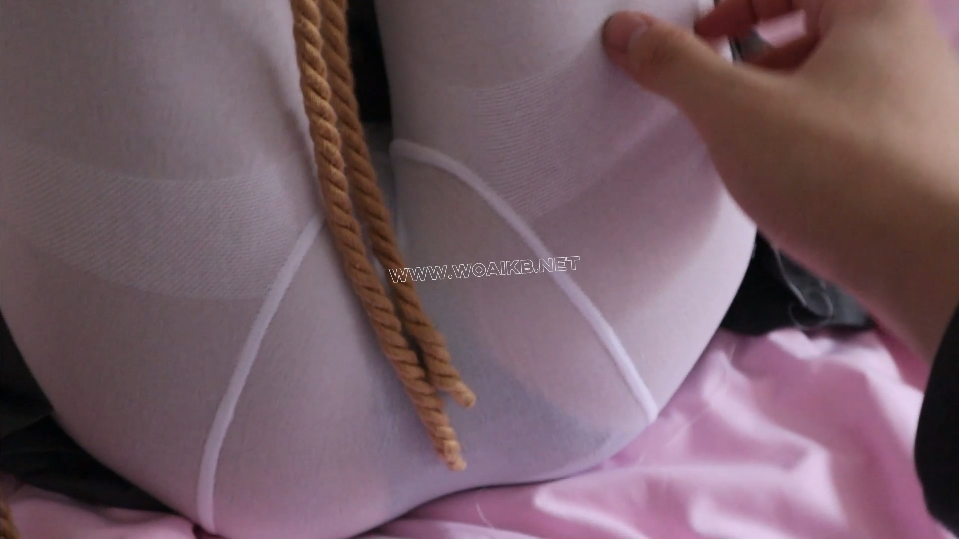 谁让你剪发又染发的？1 看到妹妹小B穿着水手服白丝小皮鞋一副淑女的样子，再看脑袋 预览图
