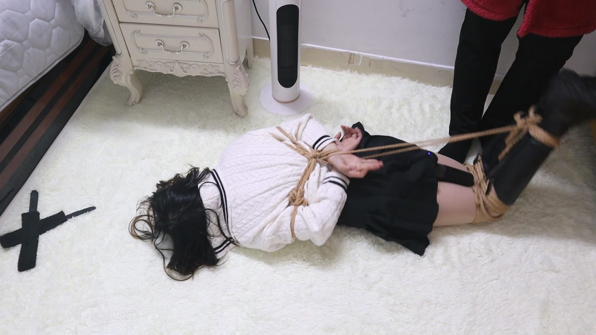 本玥的御姐身份暴露了，其实我是长筒靴高挑御姐哦！喂喂御姐怎么也要被绑起来拿上 预览图