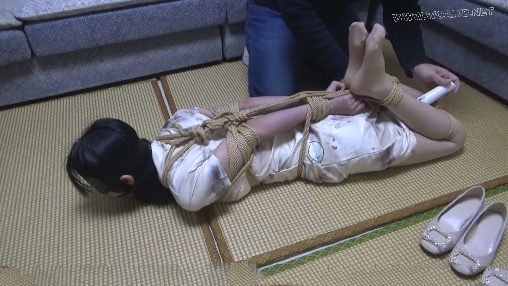 【红豆】定拍 性感黑长直 旗袍马油丝 直臂驷马绑 棒子棒棒滴 G得她最后都快累垮了 预览图