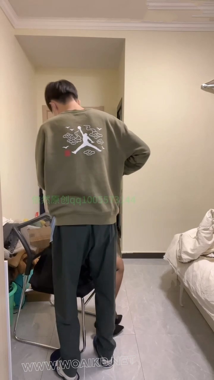 漂亮女搜查官被歹徒绑架，丝袜口球堵嘴，驷马折磨。捏胸tk，舔足， 迷人的娇喘挣扎 预览图
