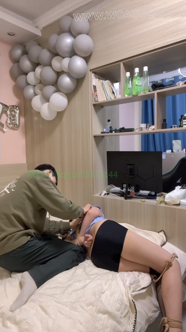 漂亮女搜查官被歹徒绑架，丝袜口球堵嘴，驷马折磨。捏胸tk，舔足， 迷人的娇喘挣扎 预览图