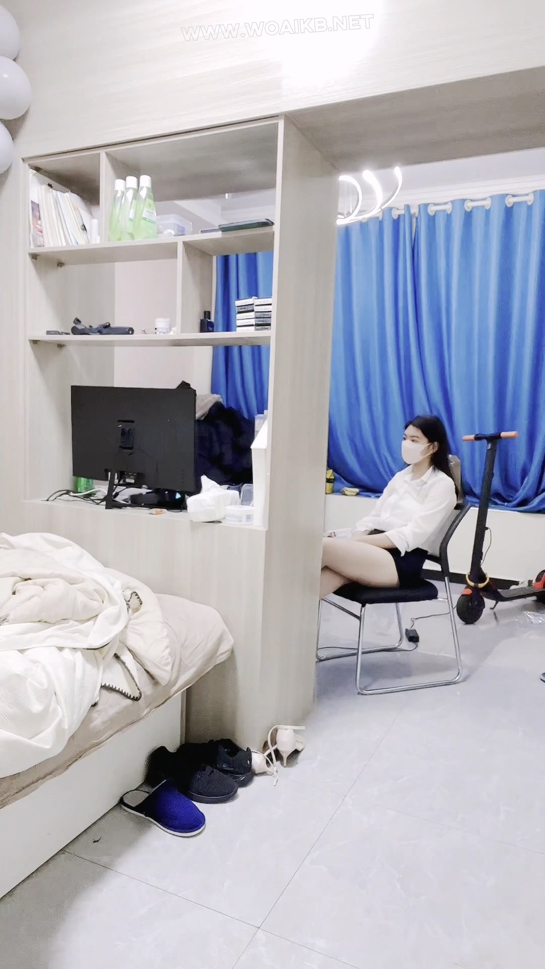 黑丝女秘书在办公室遭遇歹徒驷马绑架，棉袜绷带堵嘴，挠脚心tk逼问保险箱密码。全 预览图