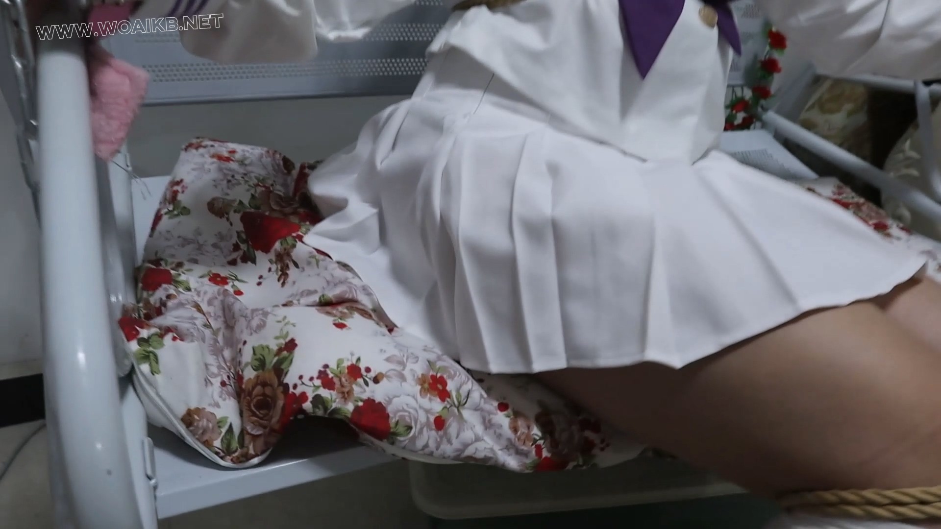 《永远被囚禁在惩罚中的美少女VV》2 绑在秋千上的水手服少女VV VV你是不是想跑啊， 预览图