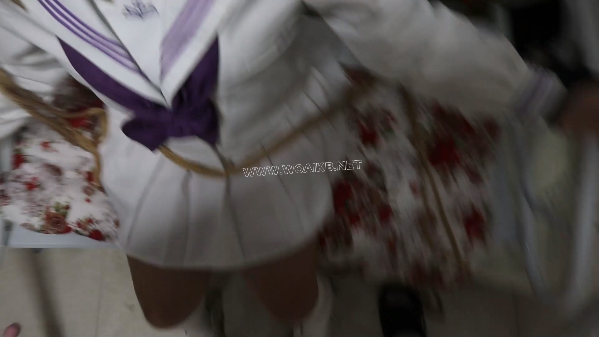 《永远被囚禁在惩罚中的美少女VV》2 绑在秋千上的水手服少女VV VV你是不是想跑啊， 预览图