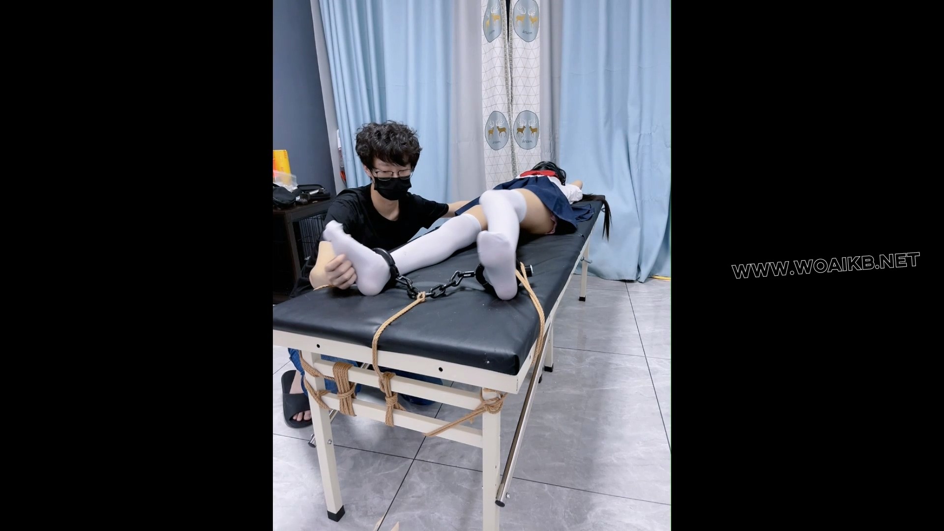 jk少女茶茶女囚体验4-镣铐TK、镣铐展示、带镣脱缚挑战、戴镣穿脱白丝，裸足白丝一 预览图