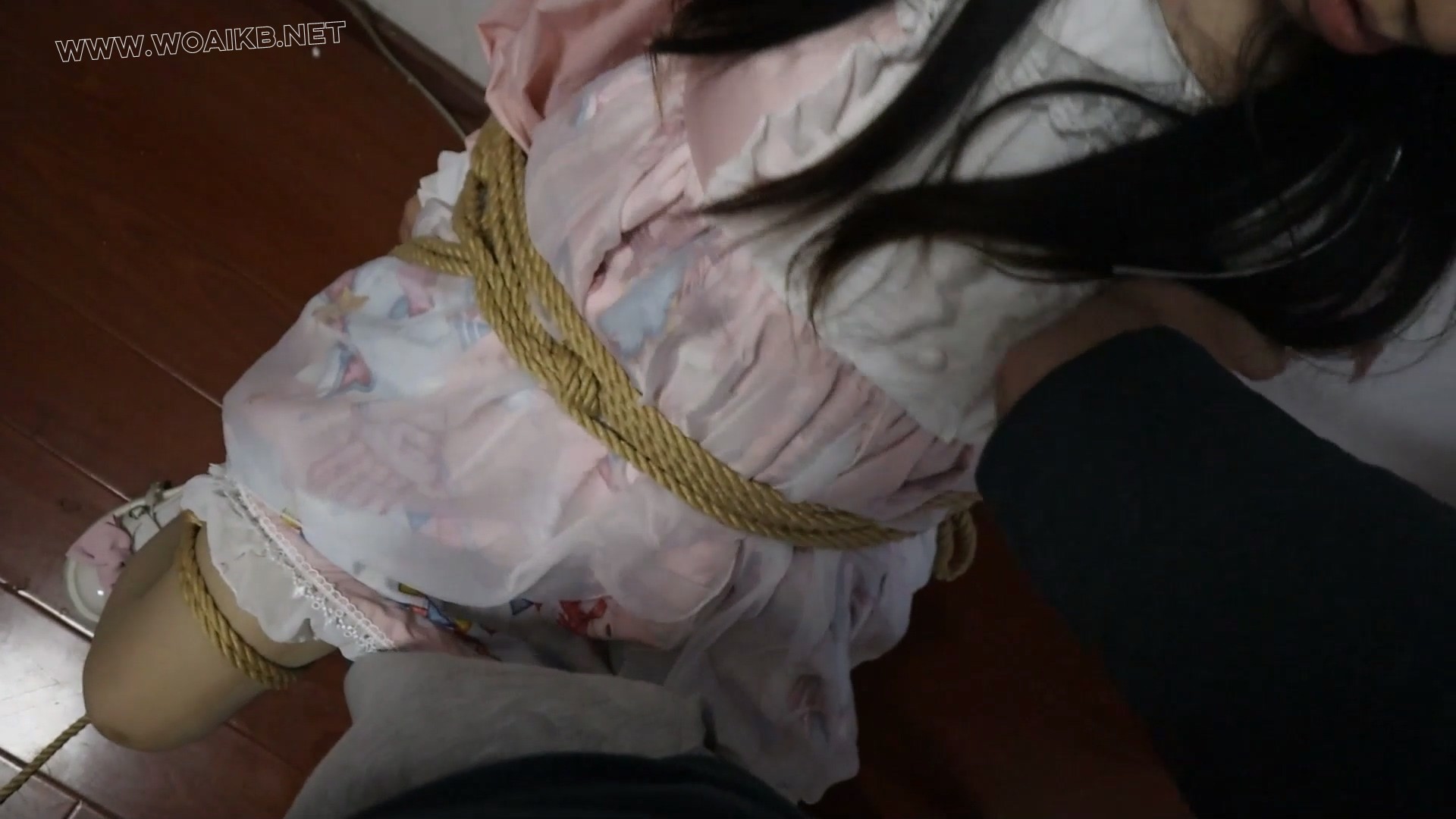 死死掐住绑在凳子上娇喘的175Lo娘I，绑住手脚开始进入快乐的虐待调教时光，筋膜枪 预览图