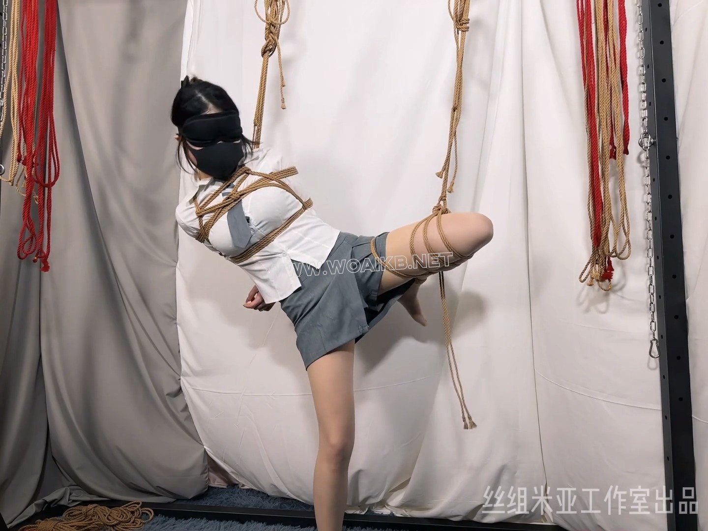 JK少女绳艺调教，被脱去裙子，扯开上衣，在zdb的作用下数次GC 预览图