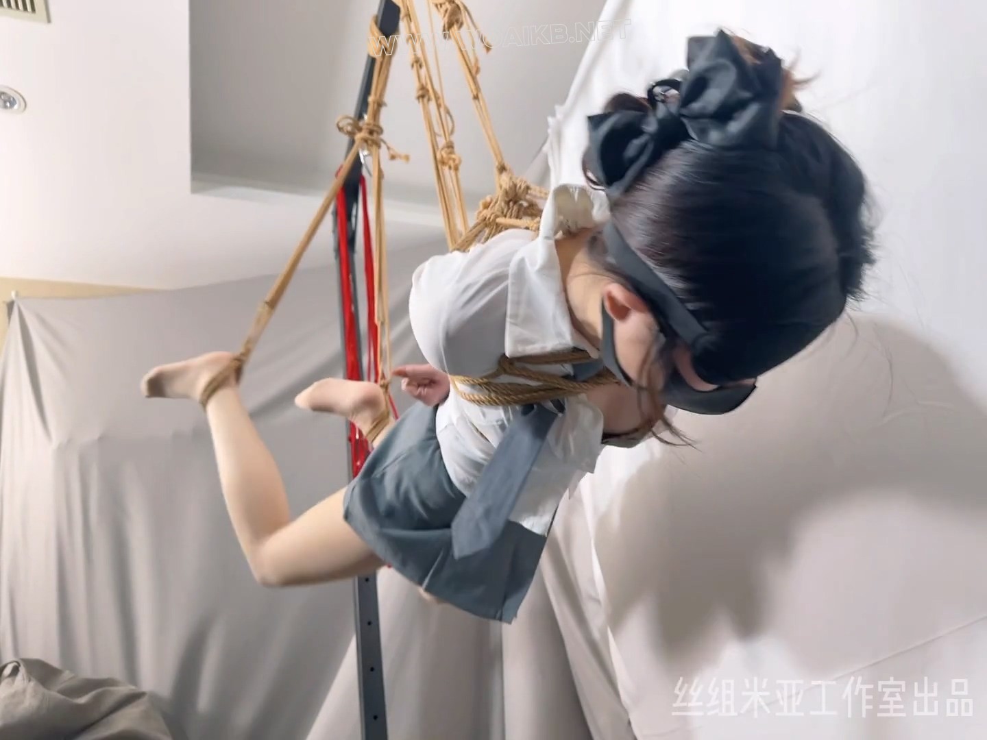 JK少女绳艺调教，被脱去裙子，扯开上衣，在zdb的作用下数次GC 预览图