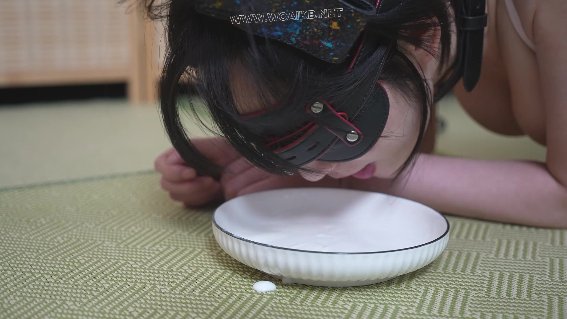 嗷嗷-嗷嗷的内衣tj，勒 走绳，舔食酸奶，踮脚爱好者狂喜。 预览图