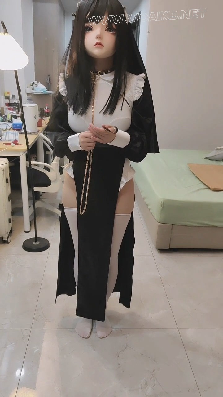 驯养线上约到的女大学生并调教成瑟瑟修女 预览图