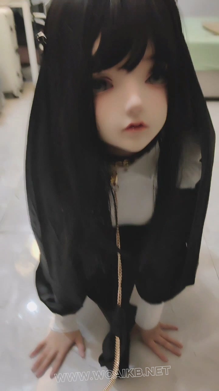 驯养线上约到的女大学生并调教成瑟瑟修女 预览图
